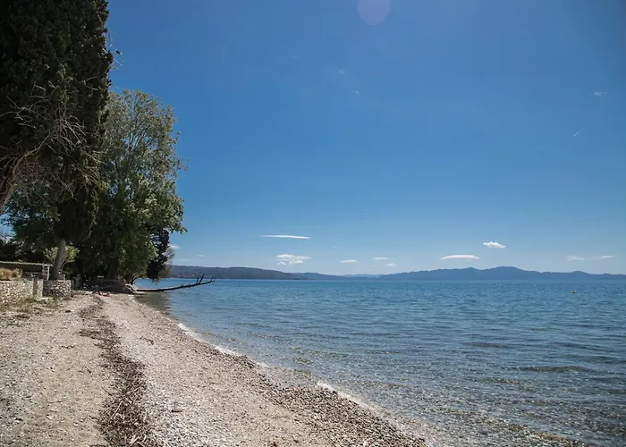 Iloi's In Peaceful Village W. Private Koropi