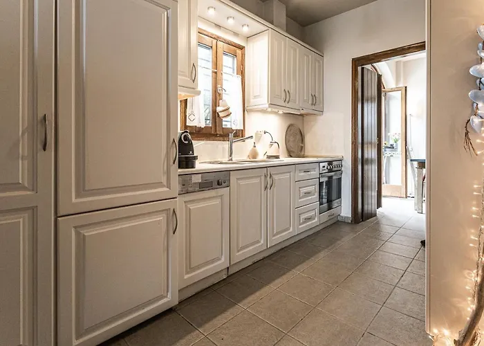 Iloi's In Peaceful Village W. Private Koropi