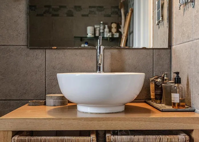 Iloi's In Peaceful Village W. Private * Koropi